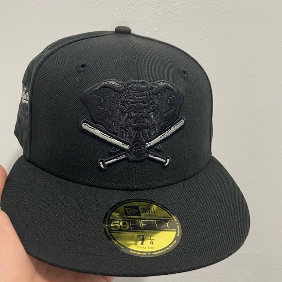 Ecap city Oakland athletics battle of the the bay raiders Inspo size 7 1/4 new